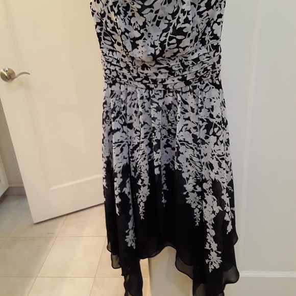 White House Black Market Strapless Dress - Picture 9 of 12